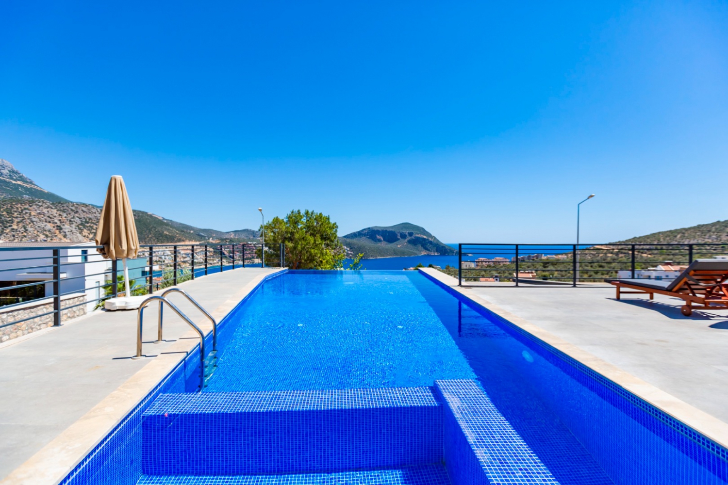 Villa Aquamarine - 8 kişilik Merkeze Yakın, Deniz Manzaralı Tatil Villası | Likyavillam