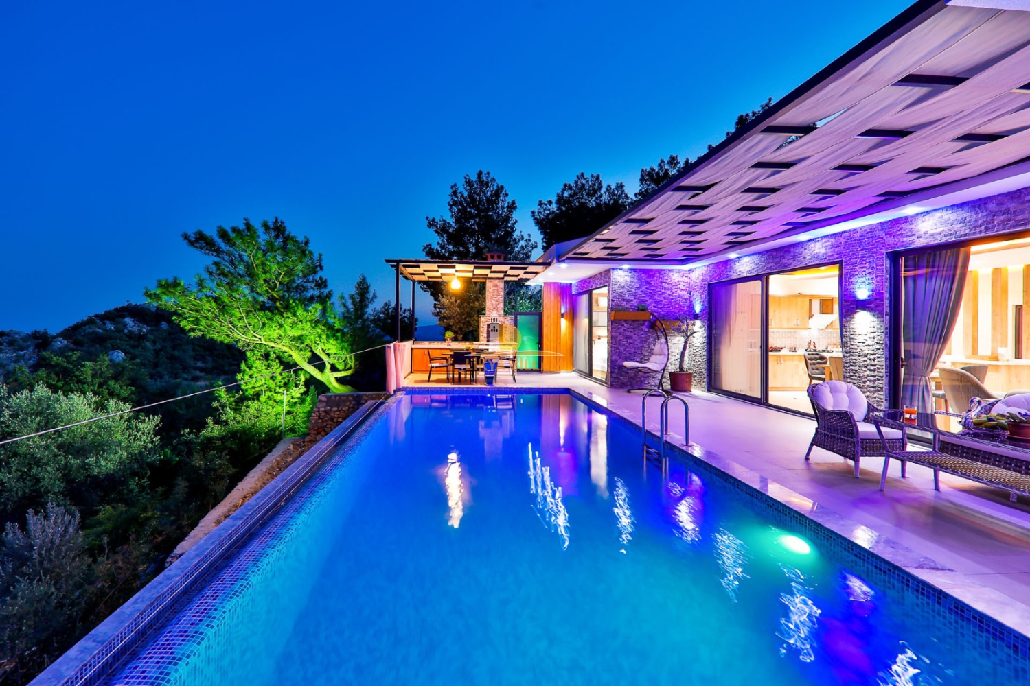 Kalkan Jakuzili Korunaklı Havuzlu Villa Asal - Likya Villam