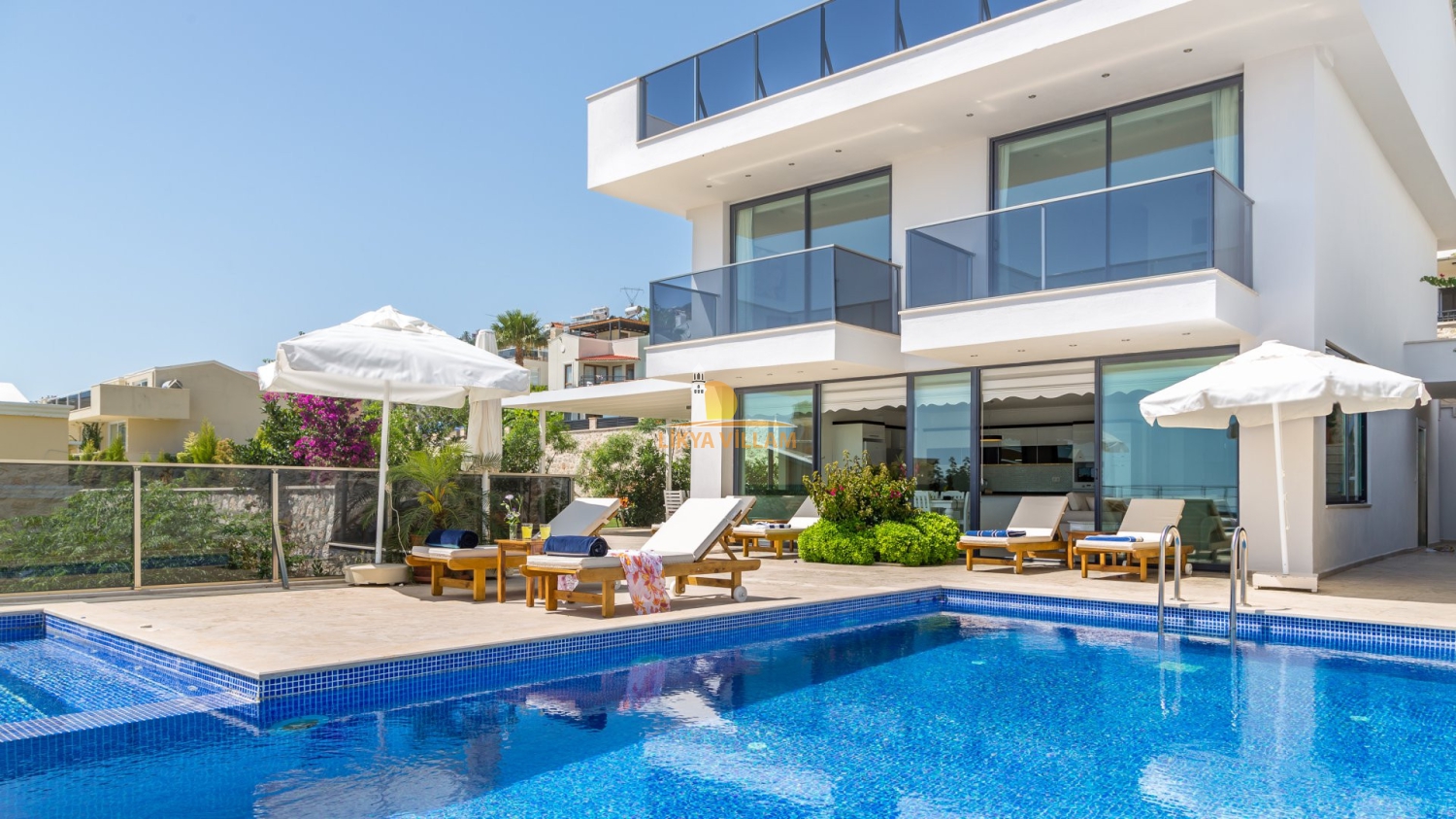 Villa Beyoğlu - Deniz Manzaralı, 10 kişilik, Bahçeli Villa | Likyavillam
