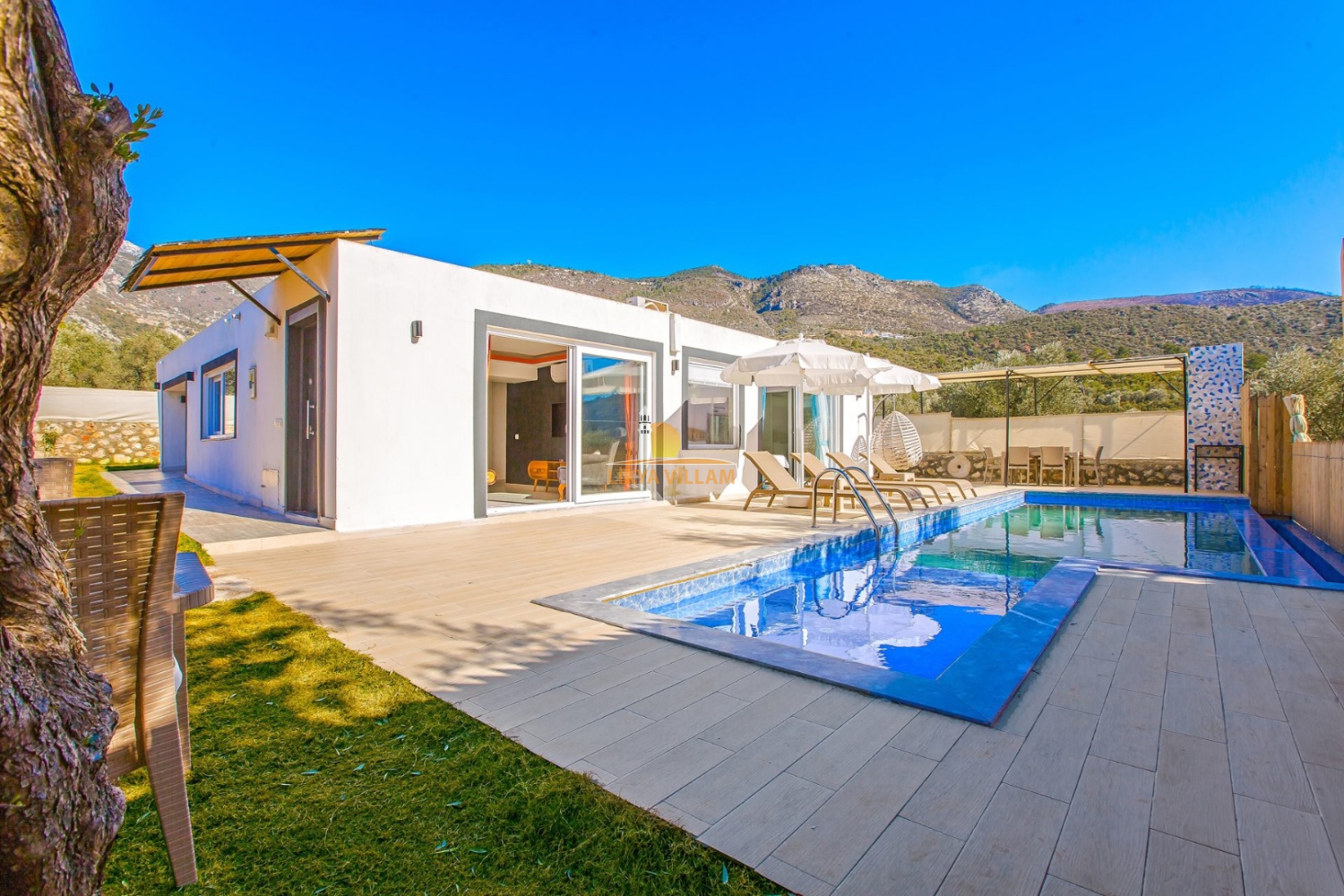 Kalkan Oyun Alanlı ve Bahçeli Villa Ovalı